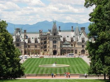Richard Morris Hunt's Biltmore House (1889-1895) exemplified the Beaux-Arts palatial private residence.