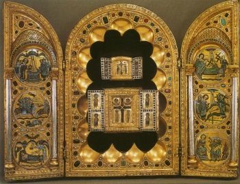 Godefroid de Claire's <i>Stavelot Triptych</i> (c. 1156-58) is a masterpiece of metalworking that employs enamel, gold, and jewel inlay, while also including the original gold Byzantine 'plaques' that contain the relics.